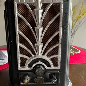 Antique looking radio
